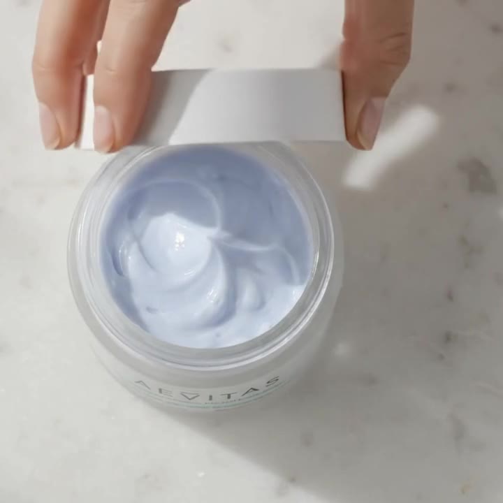 The texture of the cream, close